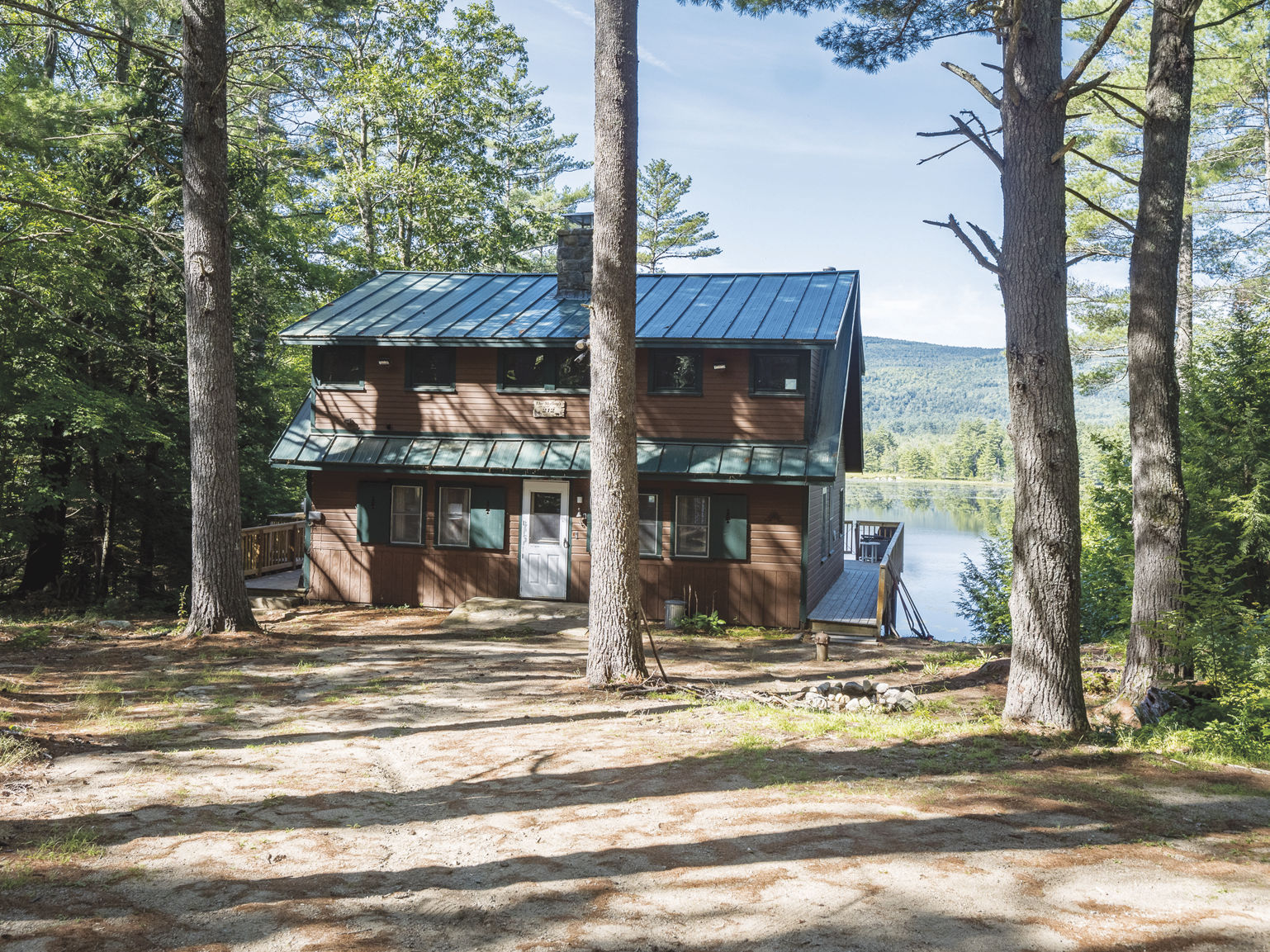 Property of the Week: Peace and beauty on an isolated pond